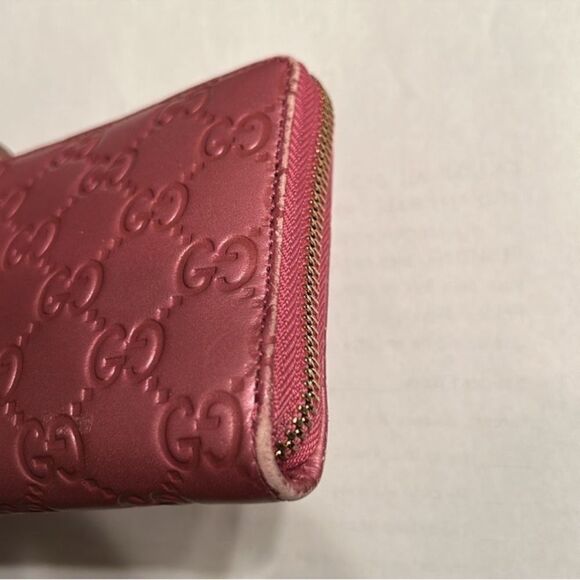 Authentic Gucci GG Signature Continental Pink
Leather Zip Around Wallet - Picture 12 of 16